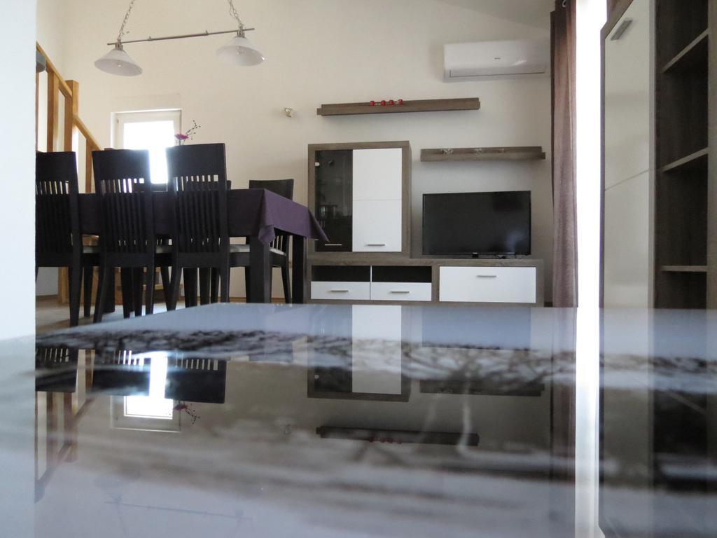 Apartments Ljubicic Podstrana Phòng bức ảnh